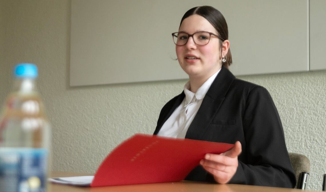 Daria Decynas ist für ihr Bewerbungsgespräch gut vorbereitet. Foto: Fotomoment