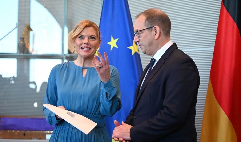 Darin kritisiert er die aktuellen Strukturen als kopflastig, kompliziert und in großen Teilen nicht effektiv.