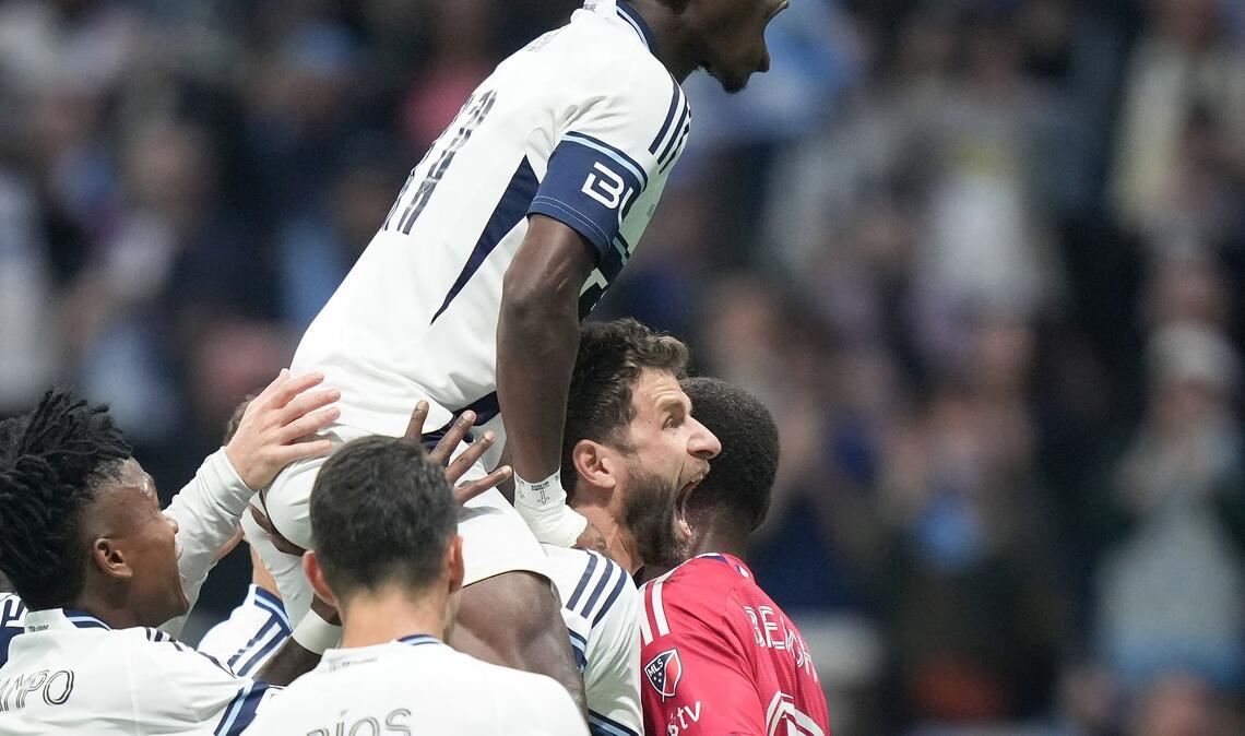 Das 2:0 erzielte Thomas Müller (rechts) per Elfmeter.