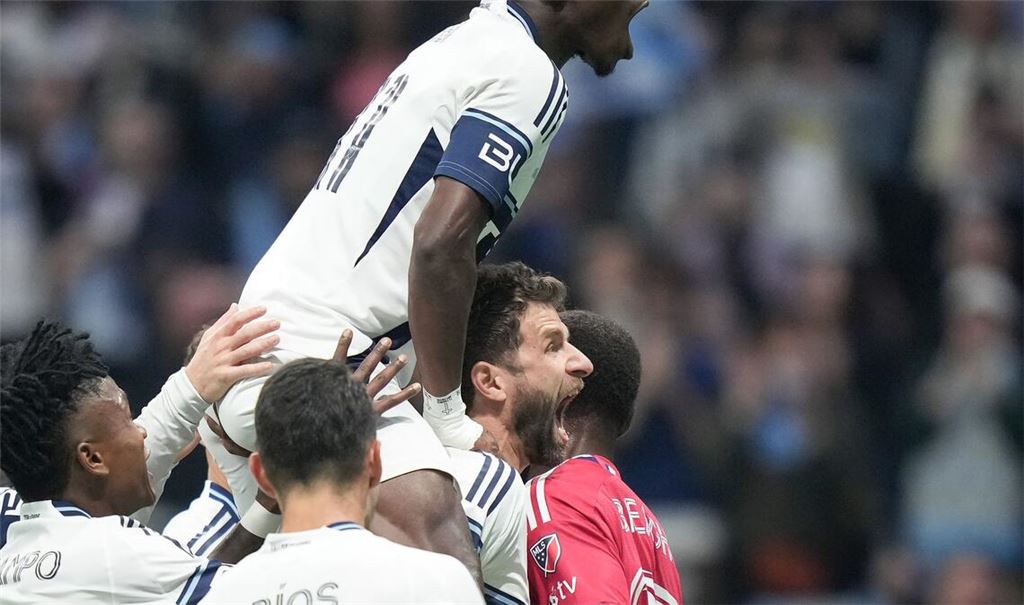 Das 2:0 erzielte Thomas Müller (rechts) per Elfmeter.