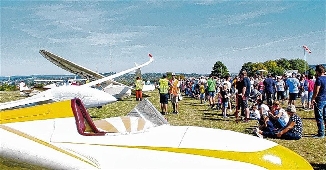 Flieger begeistern kleine und große Fans