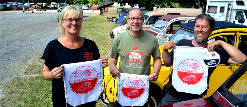 Das 30. Pfingsttreffen der Endaglemmer findet traditionell auf dem Festplatz statt und zieht 150 Fans aus Deutschland, Frankreich, Belgien und der Schweiz an. Fotos: Stahlfeld
