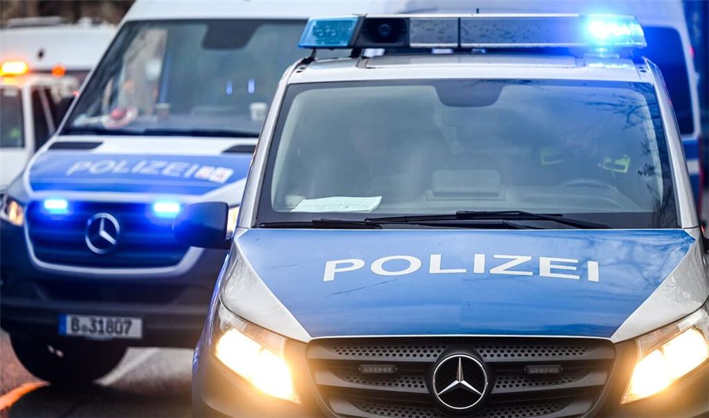 Das 33-jährige Opfer des Messerangriffs an einer Bushaltestelle in Neukölln schwebt nicht mehr in Lebensgefahr. (Symbolbild)