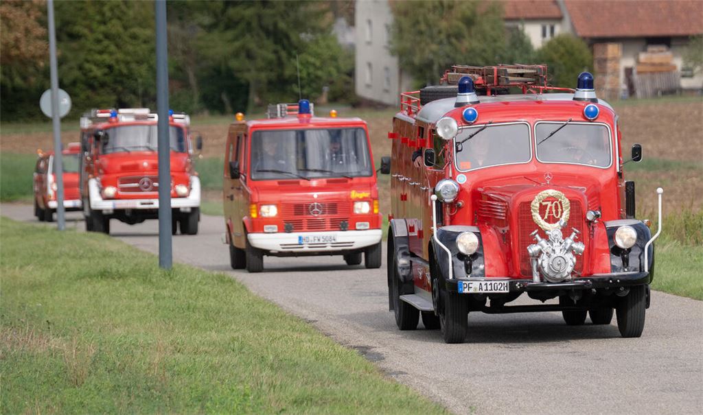 Das 70. Jubiläum des LF 8/ von Mercedes der FFW Mühlacker wird mit einem Korso gefeiert. Foto: Fotomoment