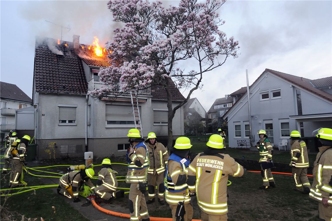 910_0008_150455_vh_Uebung_Feuerwehr_Abbruchhaus_1