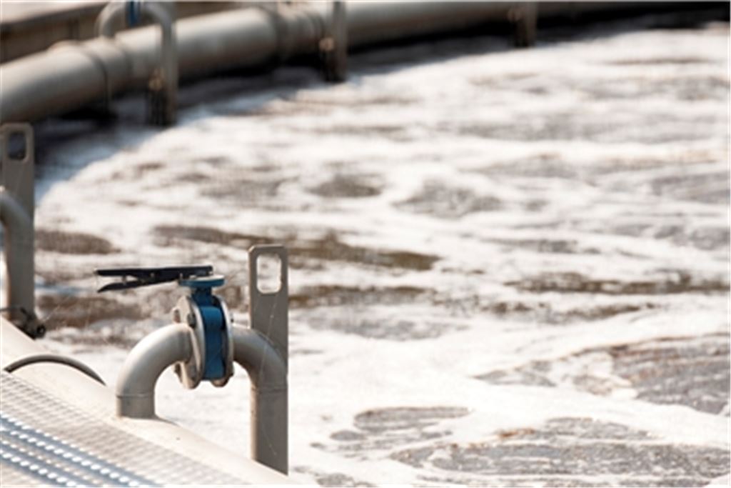 Das Abwasser von Kläranlagen enthält vom Menschen ausgeschiedene Viren. Dies lässt Rückschlüsse auf die Verbreitung von Infektionskrankheiten wie Corona zu. Foto: Fotomoment