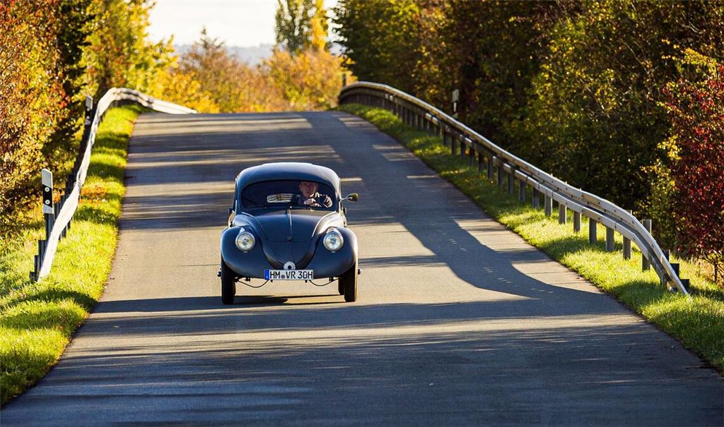 Das Auto erreicht theoretisch bis zu 100 Stundenkilometer.