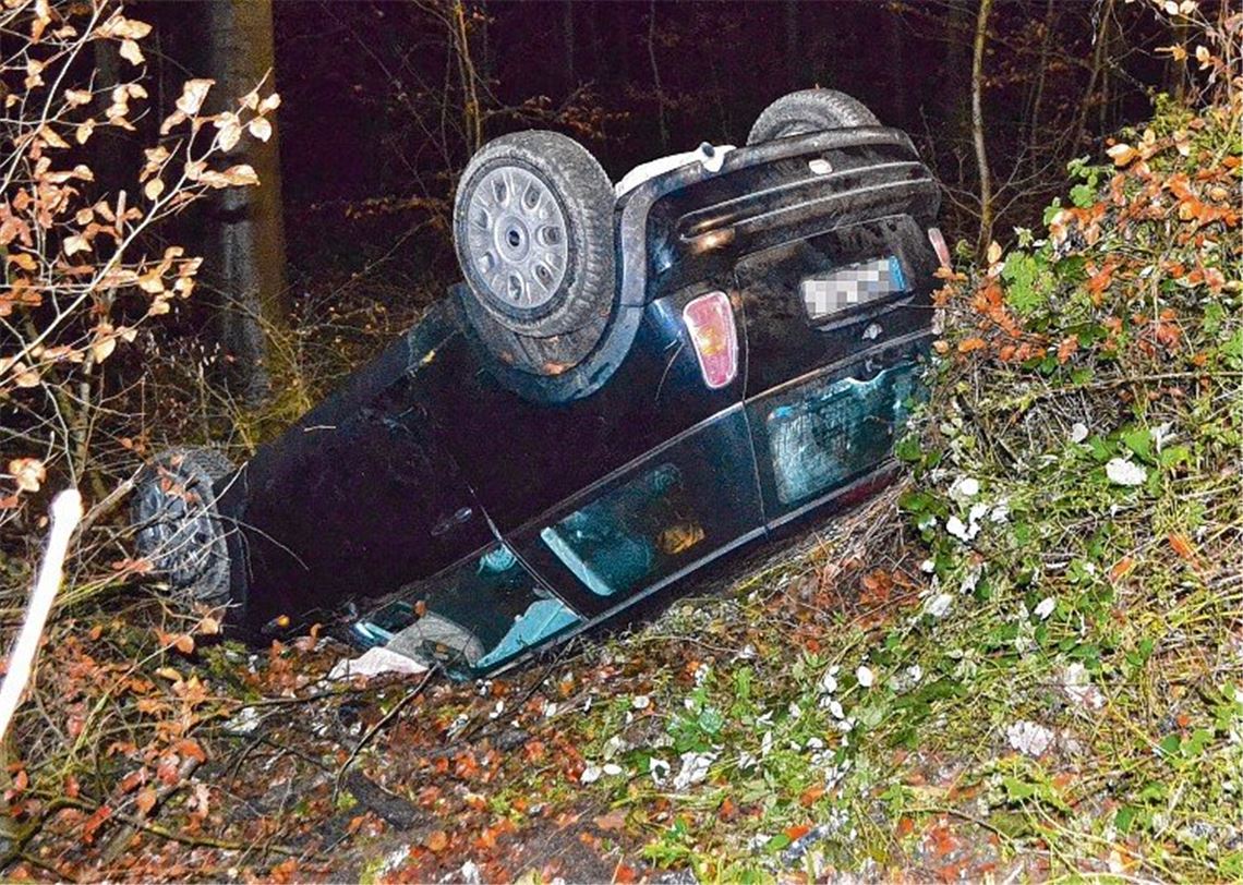 19-Jähriger fliegt mit Mini aus Kurve
