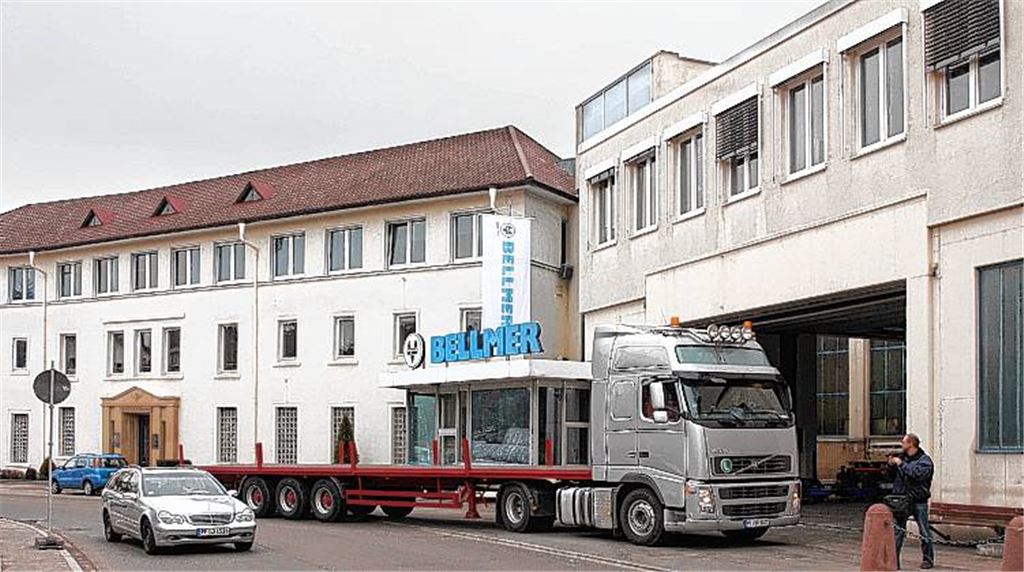 Das Bellmer-Areal an der Nieferner Hauptstraße: Ursprünglich wollte das Unternehmen in ein neues Gewerbegebiet an der A8 umsiedeln. Weil es hier allerdings Verzögerungen gibt, hat sich die Geschäftsleitung jetzt entschlossen, ein neues Werk auf dem Gelände des alten Viktoria-Sportplatzes in Enzberg zu errichten. 