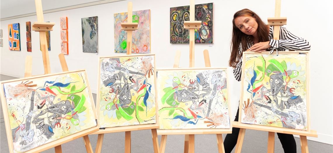 Modern, abstrakt, figurativ Das Bild „Sway with me“ fördert mit einer Drehung neue Motive zutage. Foto: Fotomoment