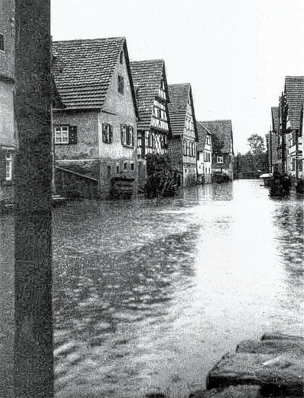 Das Bild soll sich nicht wiederholen: Es zeigt die Seestraße im Jahr 1931, nachdem die Schmie über die Ufer getreten war. Das Wasser stand 1,60 Meter hoch. Ein Mann wäre beinahe ertrunken.Foto: privat