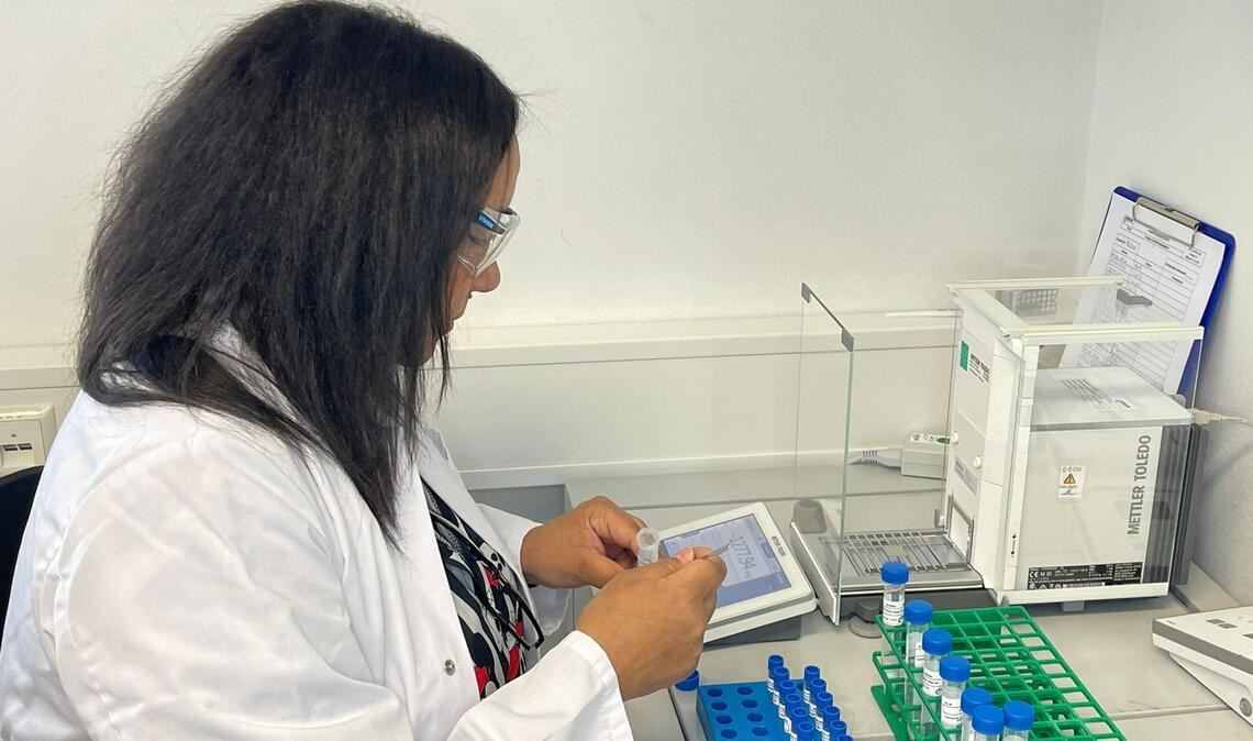 Das Biotech-Unternehmen Intavis stellt Peptide her.