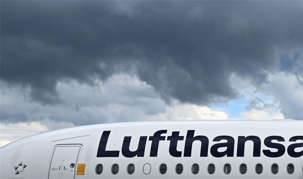 Das Bugfahrwerk einer Lufthansa-Maschine knickte am Frankfurter Flughafen ein. (Symbolbild)
