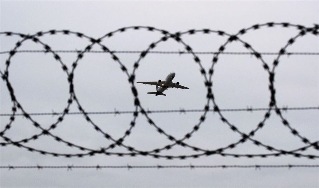 Das Bundesverwaltungsgericht hat Abschiebungen von nicht als besonders hilfsbedürftig geltenden alleinstehenden jungen männlichen Flüchtlingen nach Griechenland gebilligt. (Symbolbild)