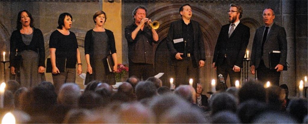 Das Chorensemble Nordic Voices mit dem Trompeter Nils Petter Molvaer.
