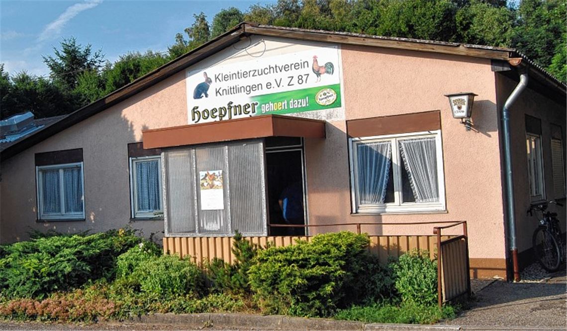 Das Domizil der Knittlinger Kleintierzüchter mit großzügigem Ausstellungsraum wurde 1969 errichtet und befindet sich beim Weißachstadion an der Freudensteiner Straße. 