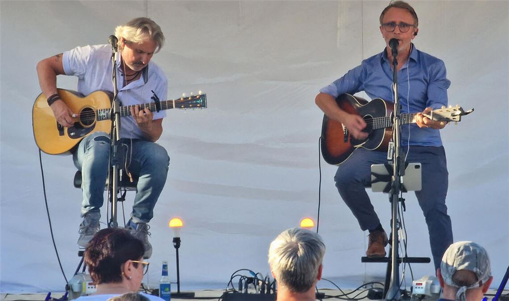 Das Duo Graceland beim Auftritt in Knittlingen. Foto: Friedrich