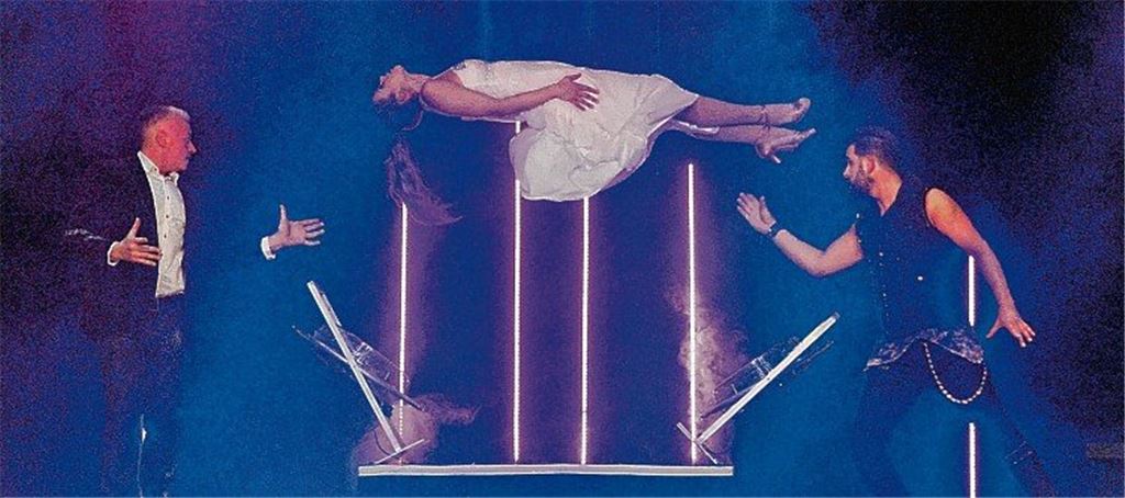 Magier verblüffen das Publikum