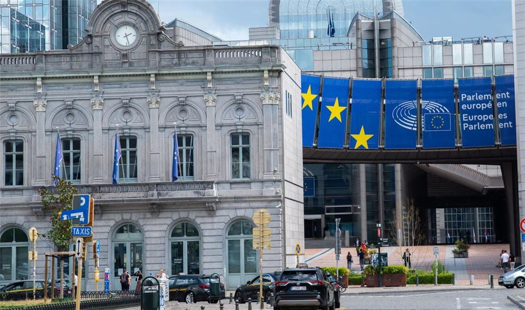 Das EU-Parlament hat die Umsetzung des Zollabkommens zwischen den USA und der EU erneut formell auf Eis gelegt.