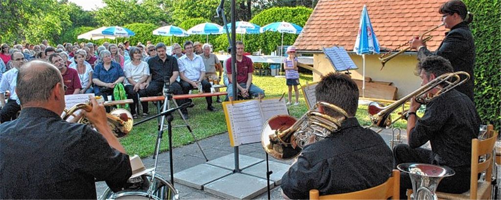 Das Ensemble „BlechQuadrat“ spielt zum 60-jährigen Bestehen des Schützinger Posaunenchors.Foto: Stahlfeld