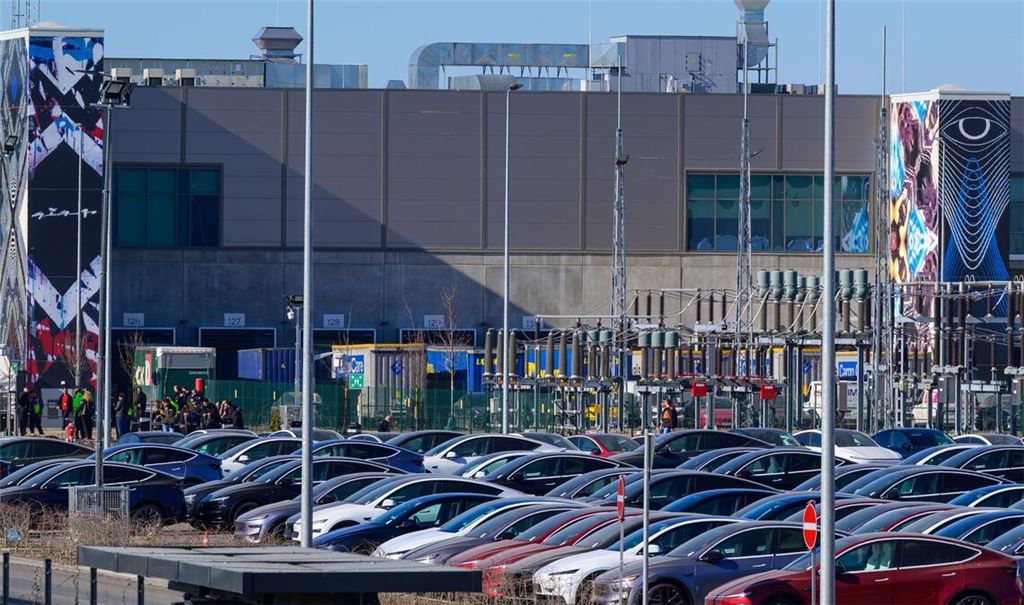 Das Ergebnis der Betriebsratswahl bei Tesla in Grünheide steht fest. (Archivbild)