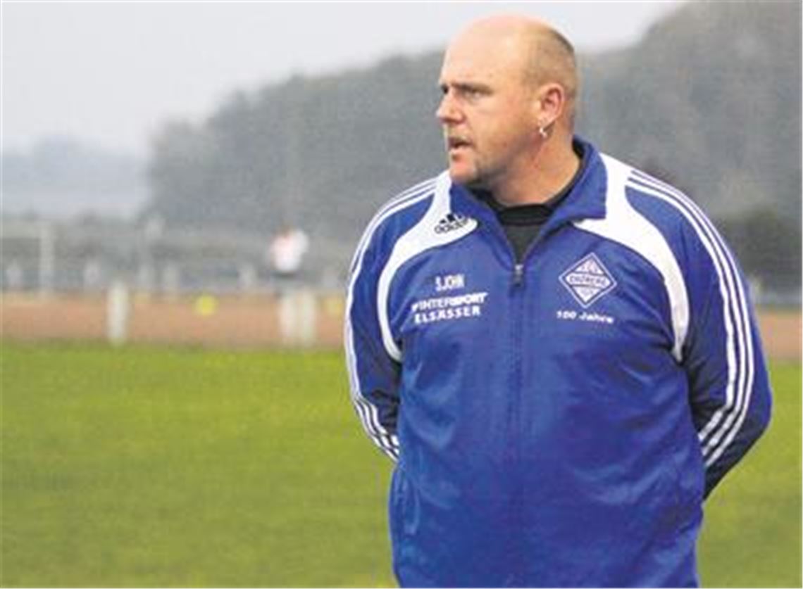 Das Ergebnis ist egal, aber seine taktische Marschroute will Sascha John von den Spielern umgesetzt sehen. Foto: Eigner