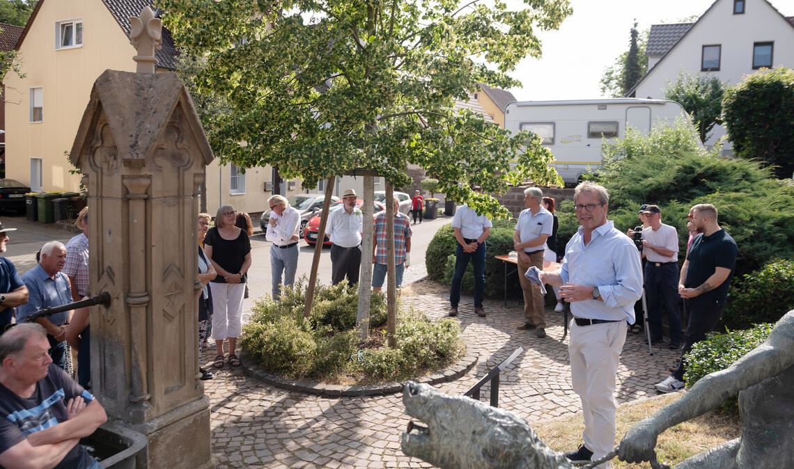 Neues (altes) Schmuckstück am Eselsbrunnen Das Eselstor war der Durchlass der einstigen Wehrbefestigung des Klosters. Foto: Fotomoment