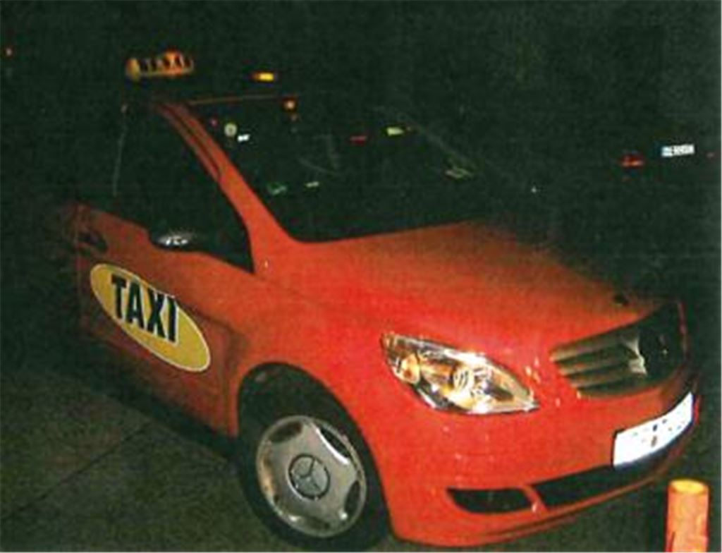 Das Fahrzeug des Opfers am Tatort in Pforzheim. Foto: p