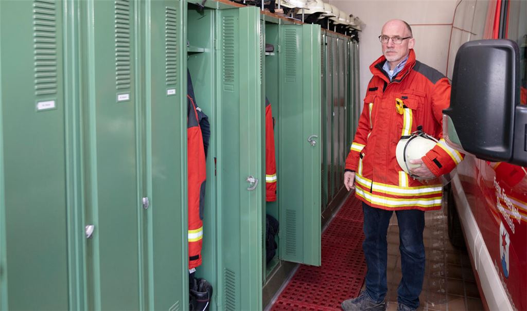 Das Feuerwehrgebäude in Diefenbach hat viele Jahre auf dem Buckel und ist laut Klaus Riekert, Gesamtkommandant der Freiwilligen Feuerwehr Sternenfels und Diefenbach, nicht mehr modernisierbar. Hier gibt es für die Einsatzkräfte keine Duschen und keine getrennten Umkleiden. Foto: Fotomoment
