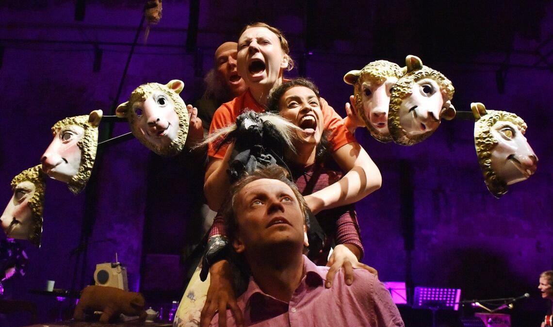 Das Figurentheater-Ensemble im Fitz