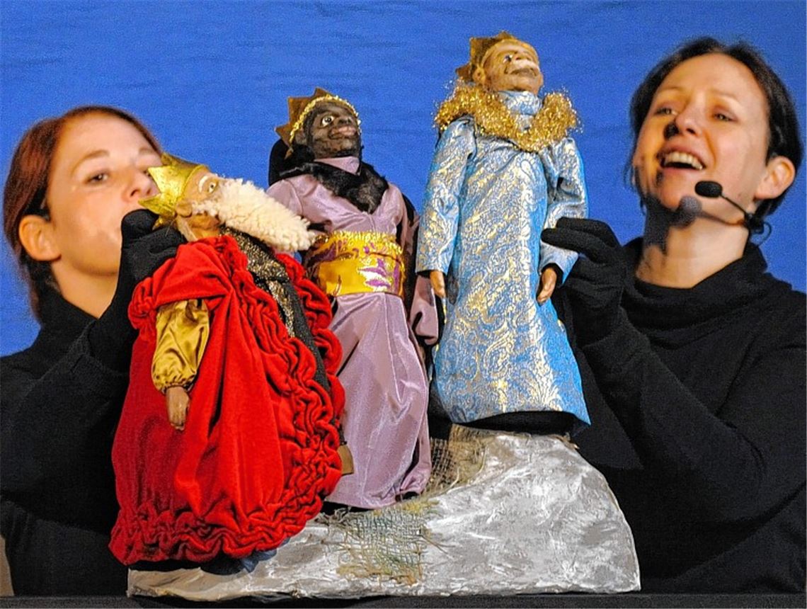 Das Figurentheater „Martinshof 11“ zeigt die Weihnachtsgeschichte.