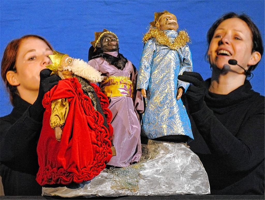 Das Figurentheater „Martinshof 11“ zeigt die Weihnachtsgeschichte.