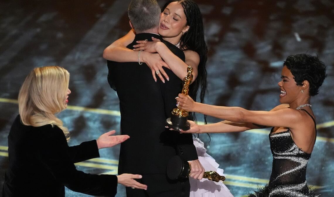 Das Filmteam von "One Battle After Another" auf der Bühne.