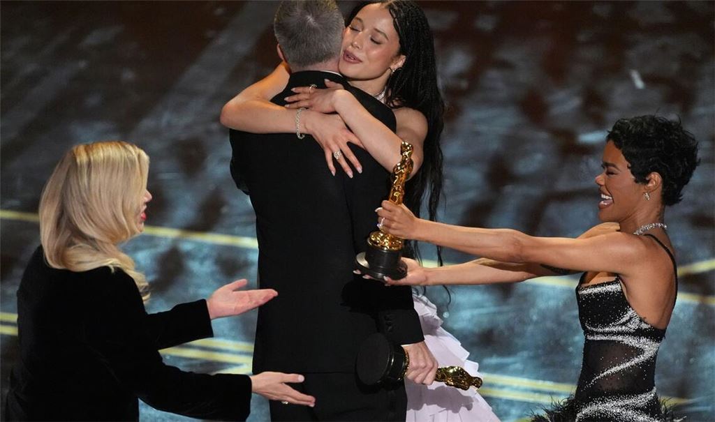 Das Filmteam von "One Battle After Another" auf der Bühne.