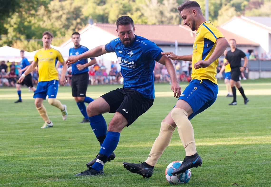 Das Finale zwischen Lomersheim und Enzberg sehen rund 300 Fans.Foto: Fotomoment