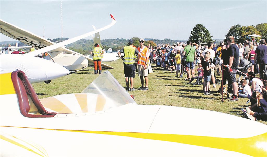 Das Flugplatzfest des FSC lockt immer wieder Massen nach Mühlacker. Foto: Archiv