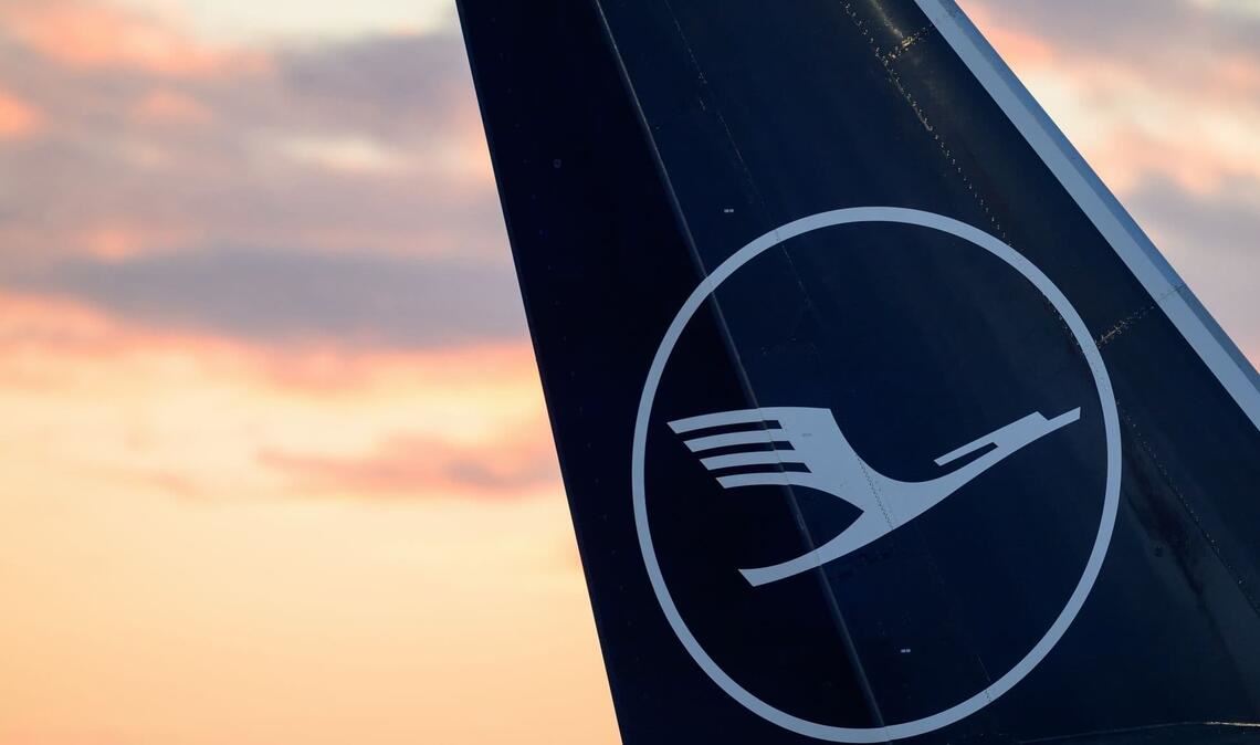 Das Flugzeug vom Typ Boeing 747-400 wird nach Lufthansa-Angaben derzeit untersucht. (Symbolbild)