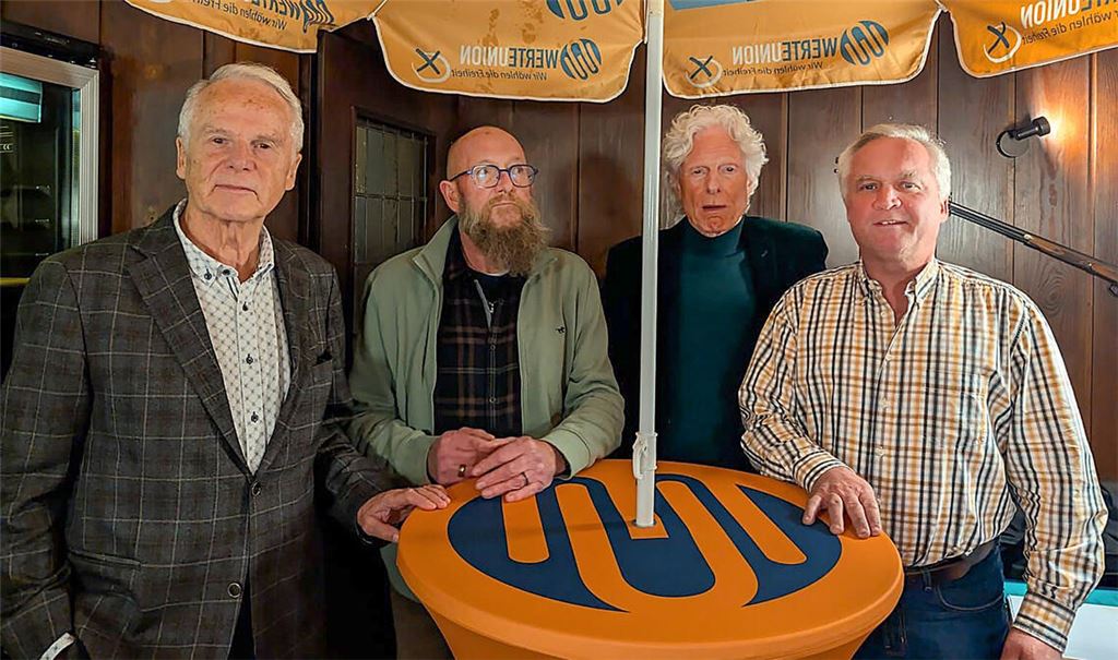 Das Führungsteam der „WerteUnion“ in der Region (v.li.): die Beisitzer Professor Erich Burrer und Hans Bäzner, der Vorsitzende des Kreisverbands, Frank Straub, und sein Vize Wolfgang Günthner. Foto: privat