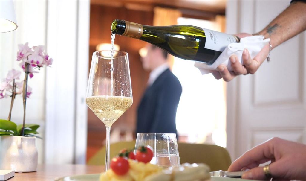 Das Gastgewerbe in Deutschland hat 2025 nur dank steigender Preise mehr Umsatz erzielt (Symbolfoto).