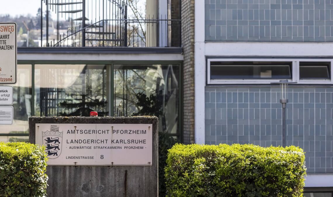 Das Gerichtsverfahren um den Tod eines fixierten Patienten  ist gegen Geldauflagen vorläufig eingestellt (Symbolfoto).