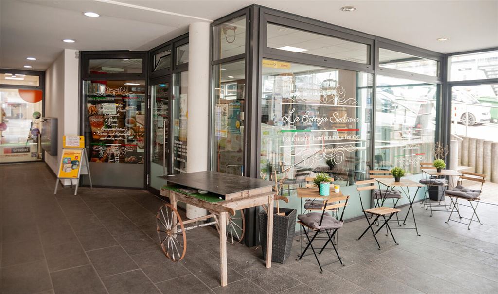 Das Geschäft bleibt am Donnerstag nach dem Überfall geschlossen. Foto: Fotomoment