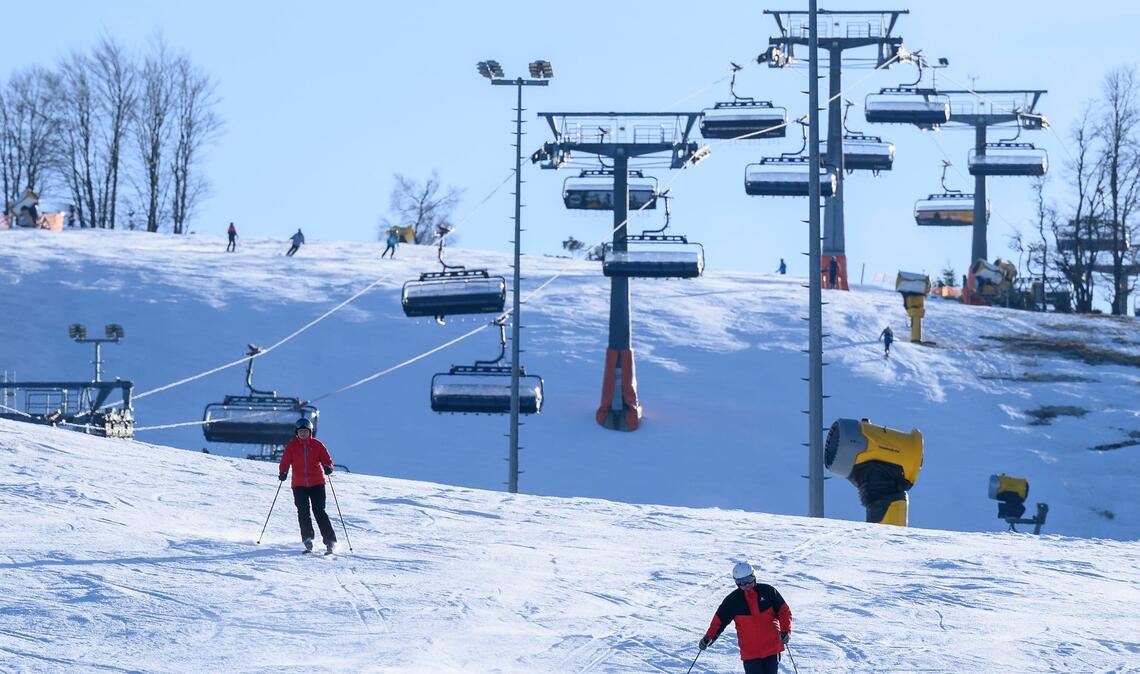 Das Geschäft mit Ski und Snowboards lahmt.
