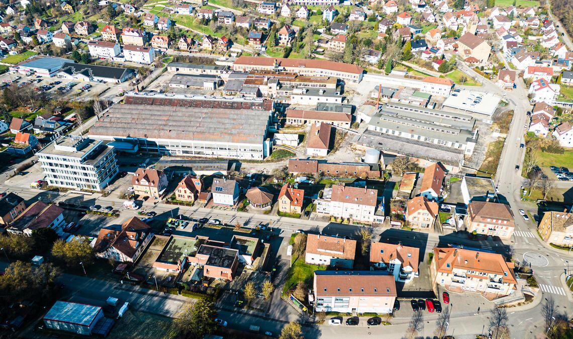 Das Gesicht der Klosterstadt soll sich an zentraler Stelle zum Positiven verändern. Anstelle eines Konglomerats maroder Industriehallen ist ein neues Wohnquartier geplant. Foto: Archiv