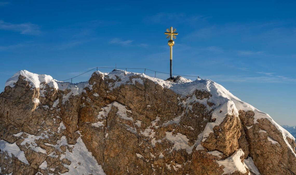 Das Gipfelkreuz auf der Zugspitze.