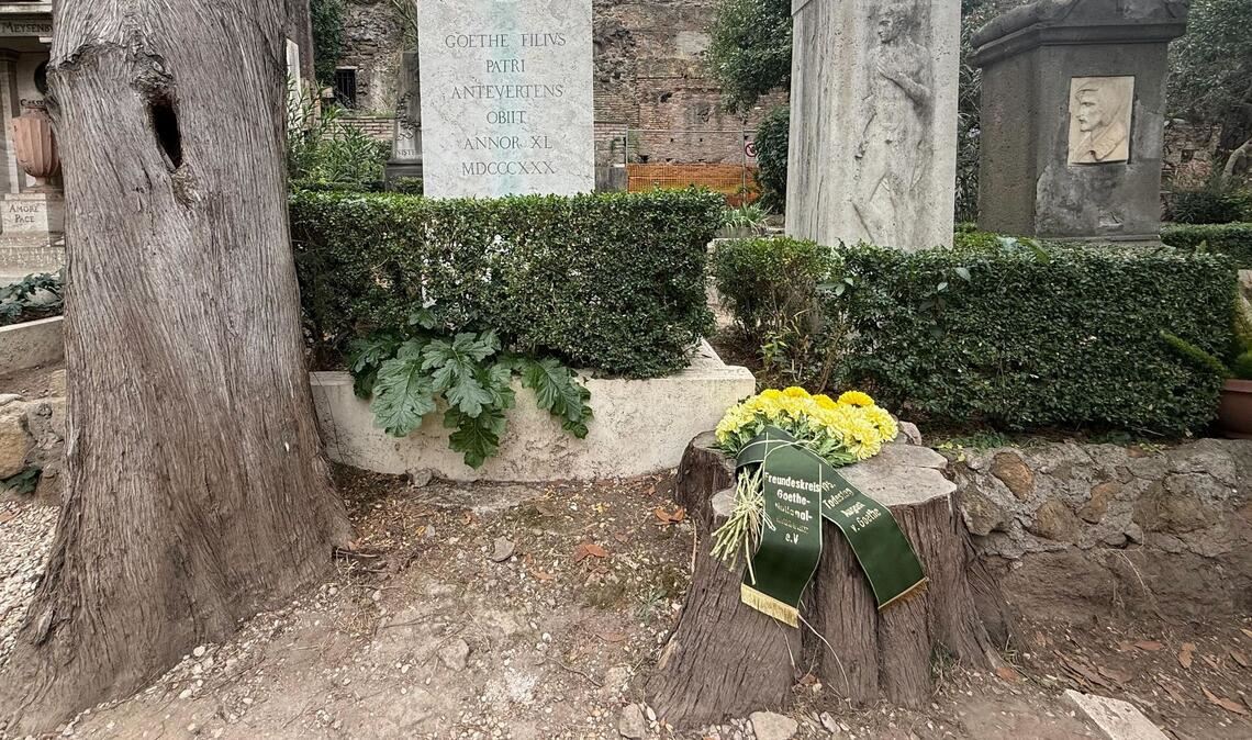 Das Grab von Goethes Sohn August in Rom wurde zum 195. Todestag restauriert - aber sein Vorname fehlt immer noch.