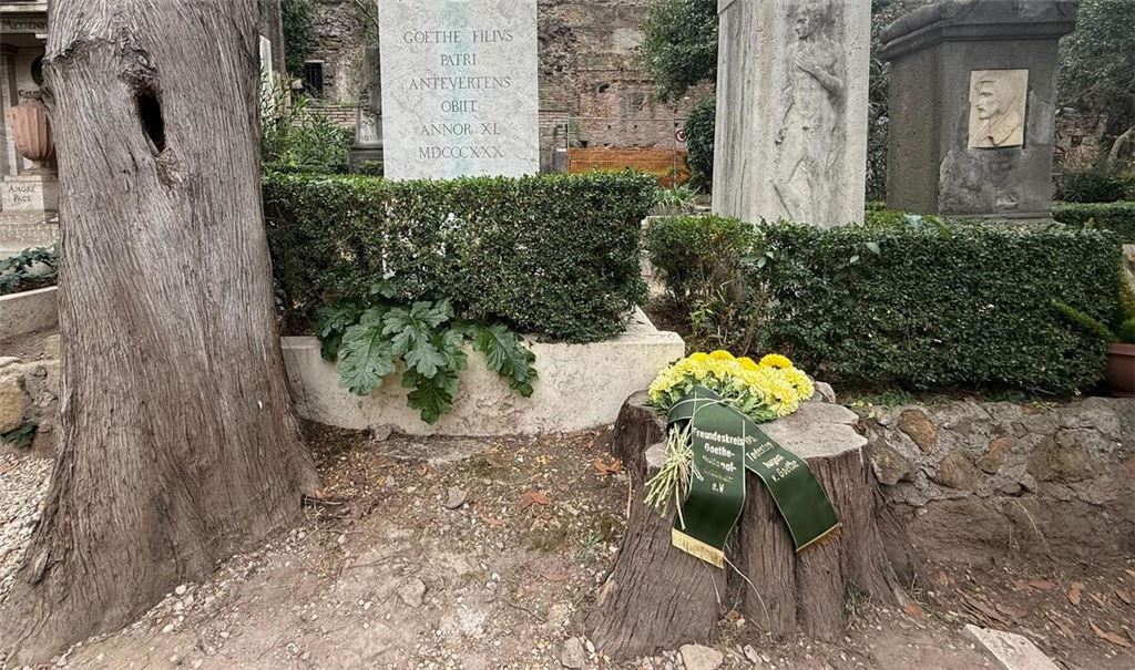 Das Grab von Goethes Sohn August in Rom wurde zum 195. Todestag restauriert - aber sein Vorname fehlt immer noch.