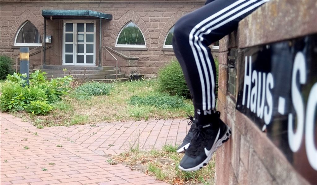 Das Haus Schmie dient der Stadt Maulbronn als Flüchtlingsunterkunft. Ob es in einem Flügel des Gebäude-Ensembles künftig wie geplant zusätzlich eine dauerhafte Kinder- und Jugendhilfeeinrichtung geben wird, wie es die Lichtblick gGmbH ursprünglich geplant hatte, ist aktuell ungewiss. Archivfoto: Fotomoment