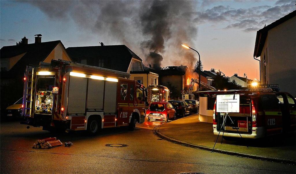 Das Haus brannte komplett ab.