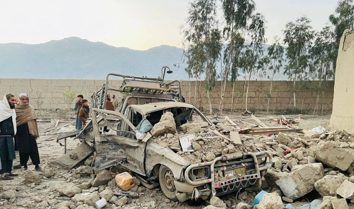 Das Haus eines afghanischen Bauern wurde komplett zerstört. 18 Menschen in dem Haus kamen ums Leben.