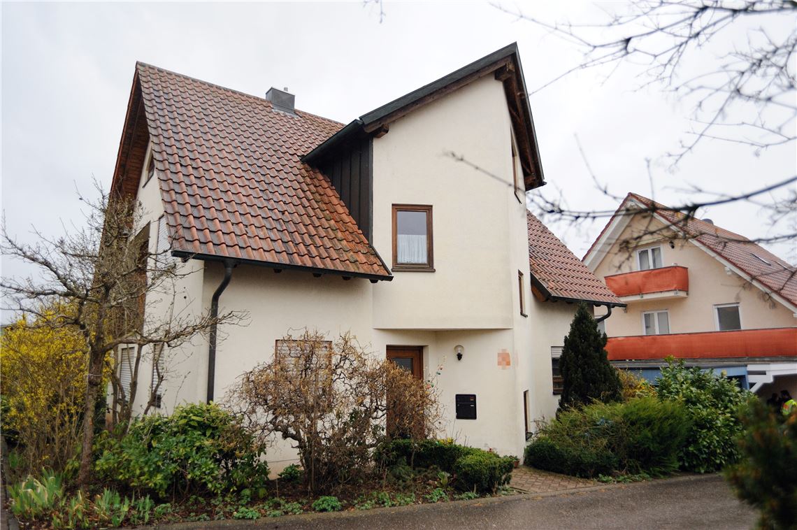 Das Haus, in dem sich am frühen Dienstagmorgen das blutige Ehedrama ereignet hat. Foto: Fotomoment